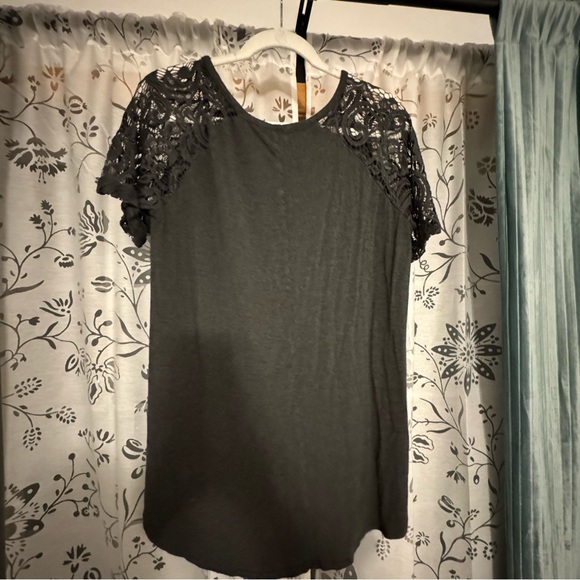 ZENANA SIGNATURE | grey top with lace sleeves | 1X - Picture 3 of 4